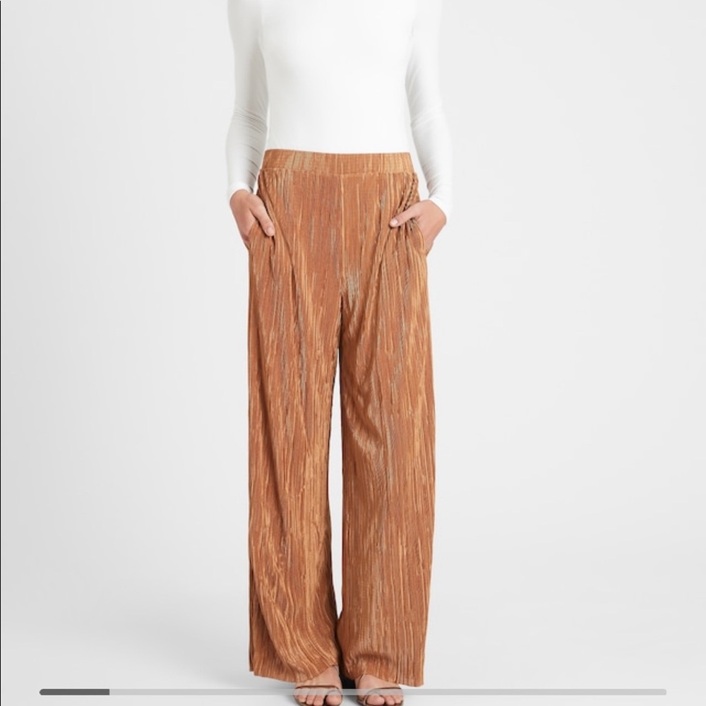Banana Republic Sz M, Golden Tan, wide leg pant, lined, pre-owned.